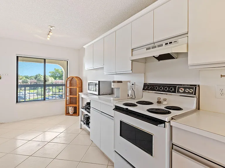 5380 Cedar Lake Dr #303 — Photo 6