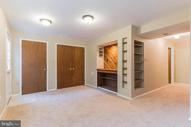 11167 Captains Walk Ct