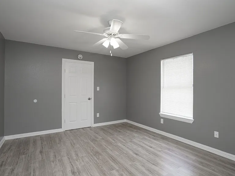 1918 Angus St S #3 — Photo 19
