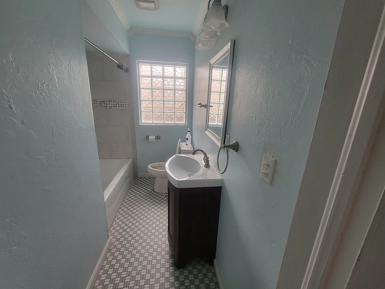 2 bed, 1198 sqft, $1,300 — Photo 2