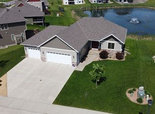 1944 Lexington Ln, North Mankato, MN 56003