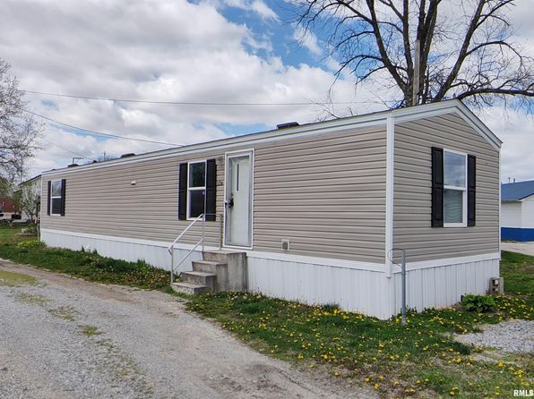 124 E Adams St SE, Clay City, IL 62824