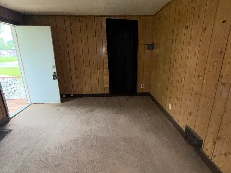 211 Judith Ln — Photo 4