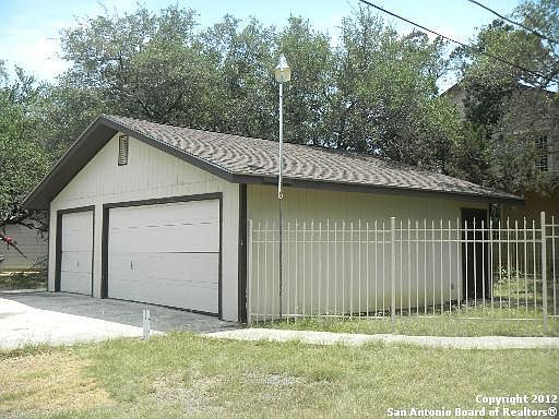 4th image of 225 Friendlywood Dr