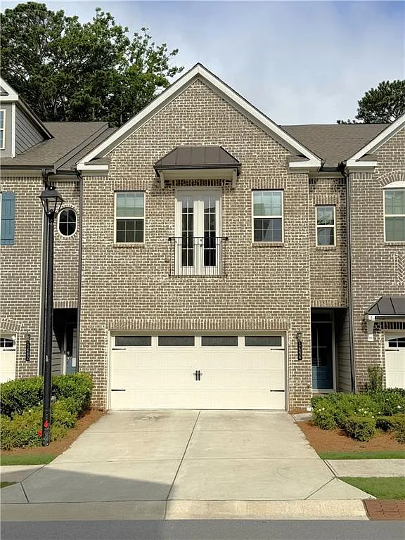 4 bed, 3.5 bath, 2692 sqft, $4,200 — Photo 1