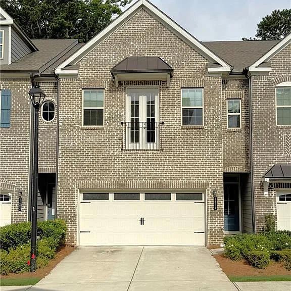 1468 Edgebrook Ct NE — Photo 1