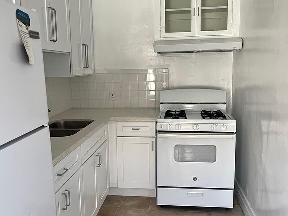 5th image of 3612 Effie St