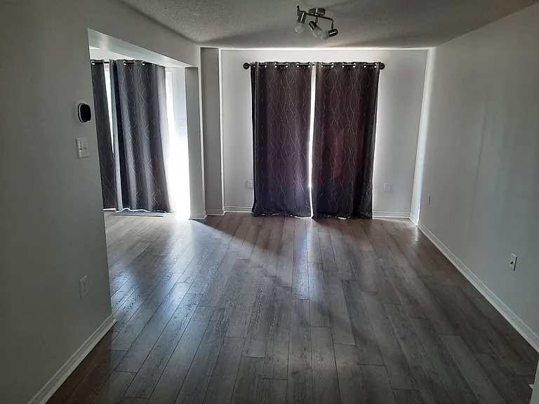 59 Courtney Cres — Photo 5