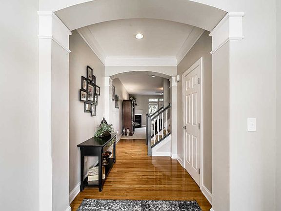 2nd image of 5494 Queens Park Dr