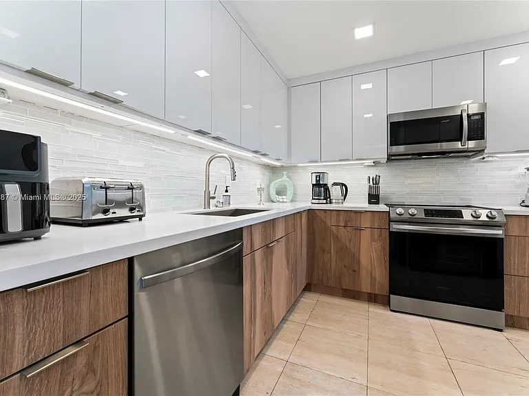 19133 Fisher Island Dr #19133 — Photo 20