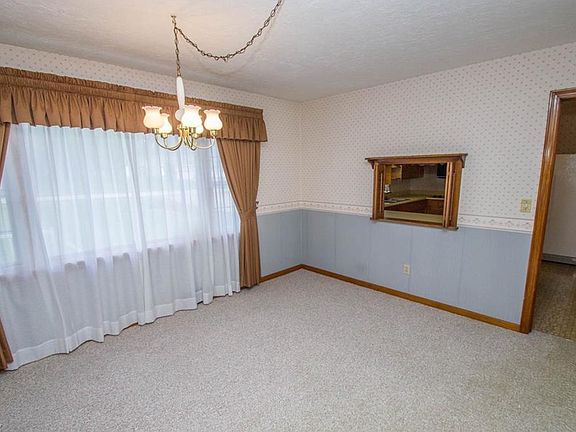 5th image of 3746 Sanford Ave
