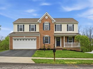 226 Foxwood Rd, Coraopolis, PA 15108