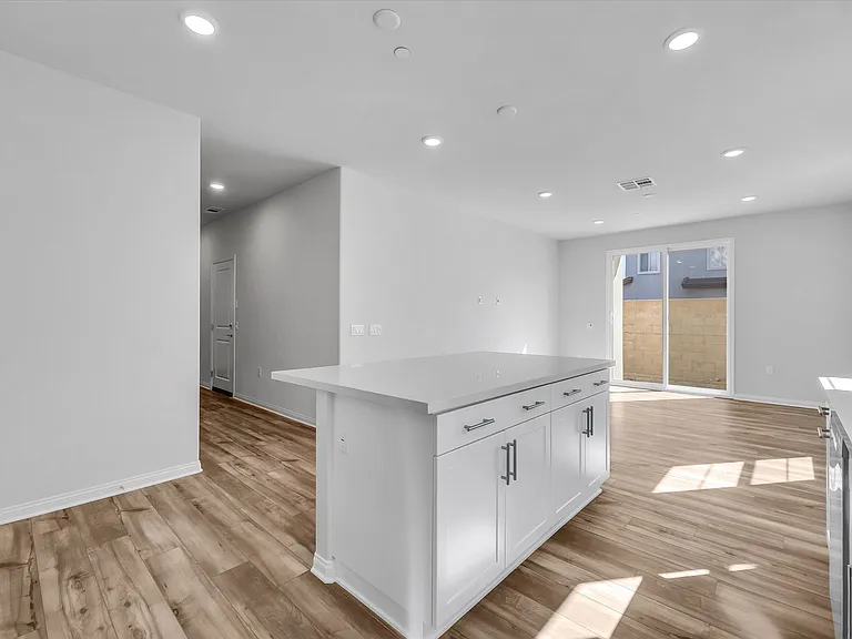 438 Meyer Pl — Photo 10