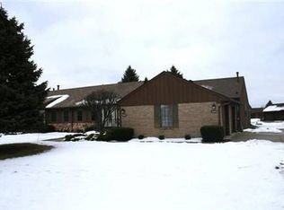 10049 Arlington Cir, South Lyon, MI