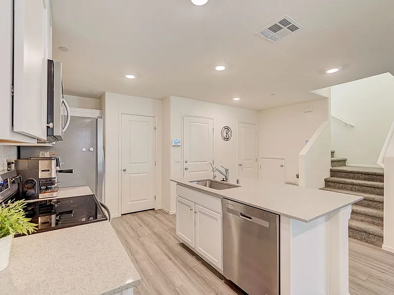 6928 Honor Hill St — Photo 15