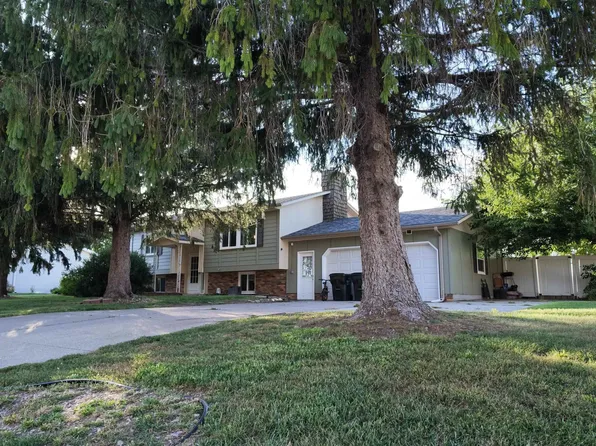 1 Evergreen Ln, McCook Lake, SD 57049