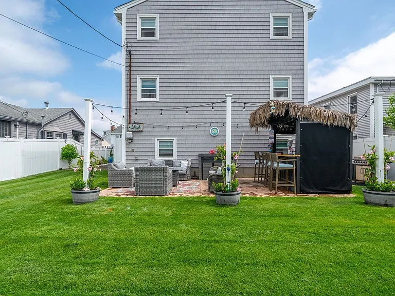 131 Franklin St — Photo 34