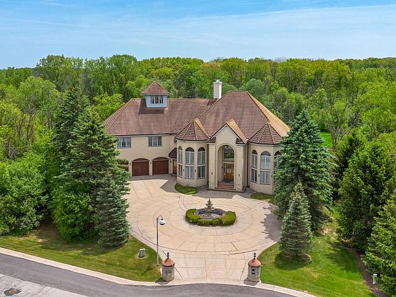 2nd image of N78W13031 Country Club COURT