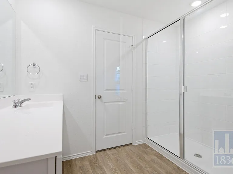 306 Constanza Trl — Photo 16