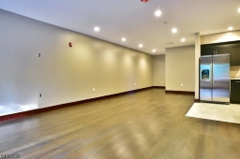 Building Photo - 8 White Hall Rd #4