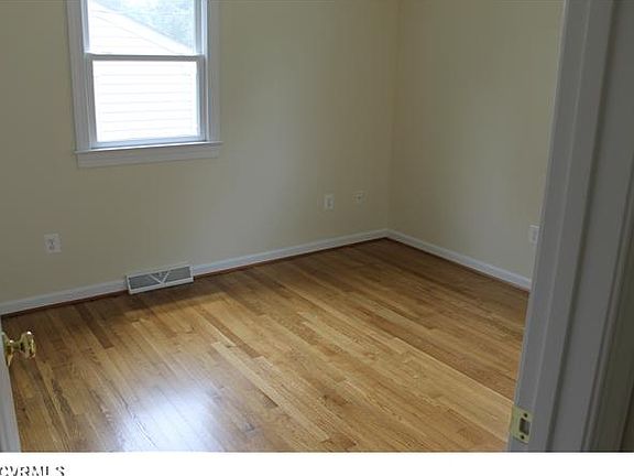 5th image of 21505 Court St