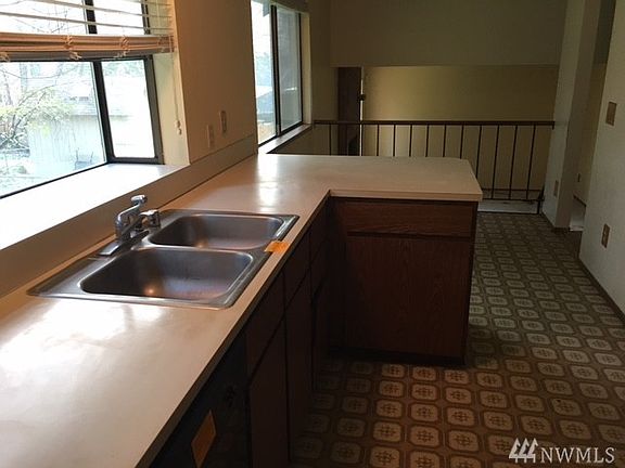 5th image of 1265 NW Huckle Dr