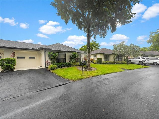 1st image of 4842 Equestrian Cir APT B