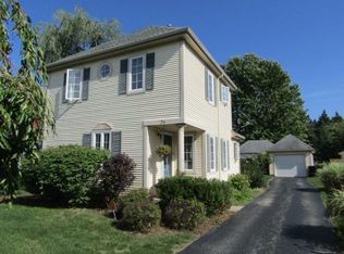 24 Schilling Ln, Rochester, NY 14618