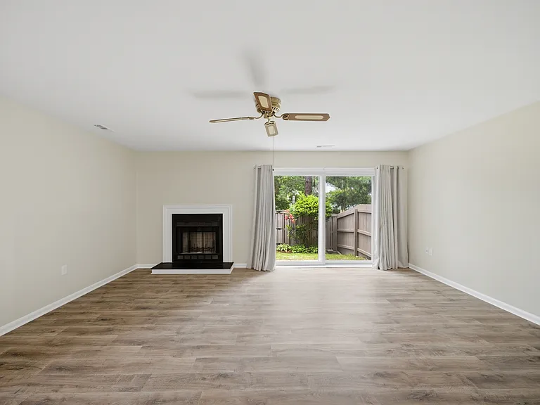 5109 Glenwood Way — Photo 10