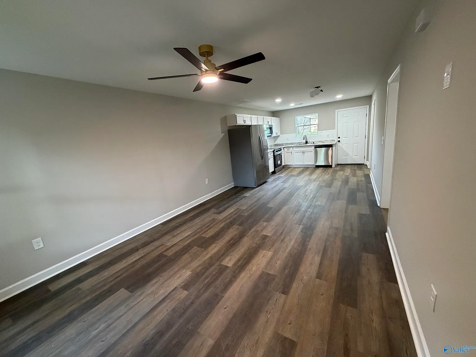 2 bed, 2.0 bath, 900 sqft, $2,200 — Photo 2