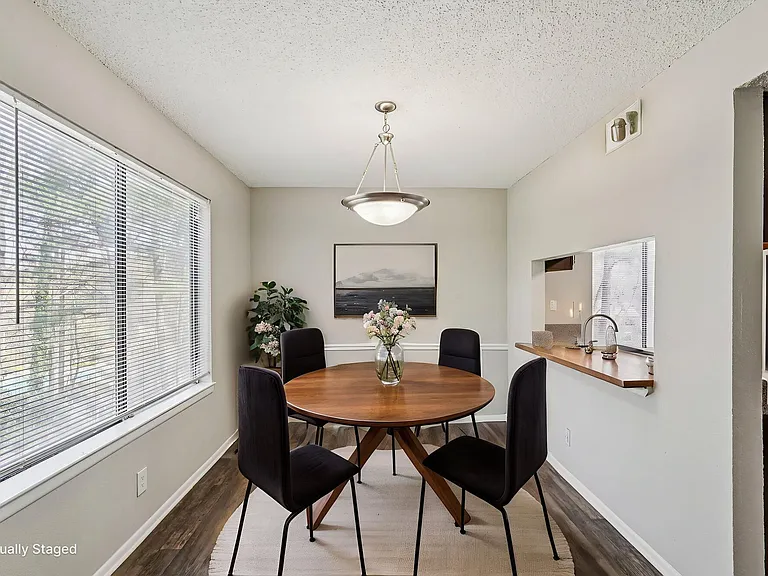 Las Palmas Apartments — Photo 56