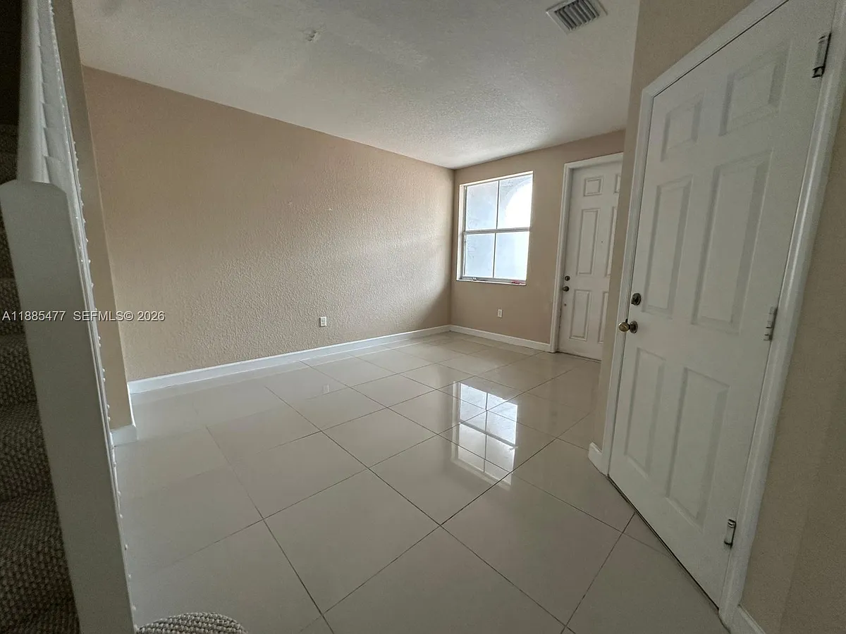 Building Photo - 1026 NE 207th Ter #1026
