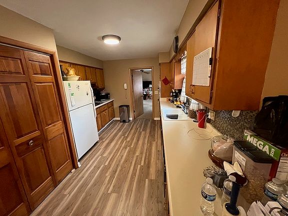 2nd image of 1061 Meadow Ln