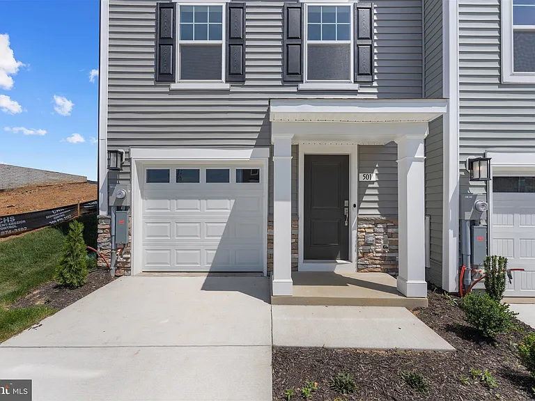 501 Fontana Cir — Photo 3