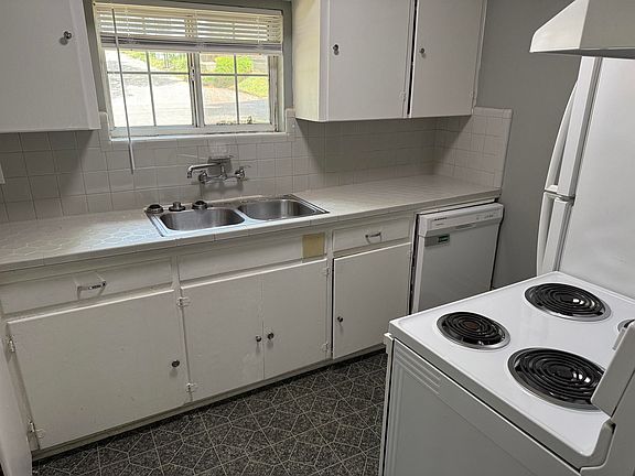 5th image of 815 E Carolina St