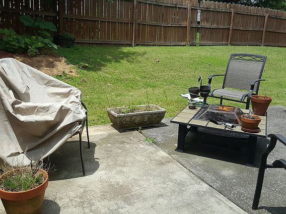 fence yard w gas grill