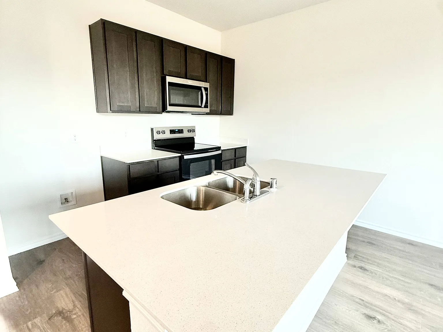 320 Tall Cedar Way — Photo 2