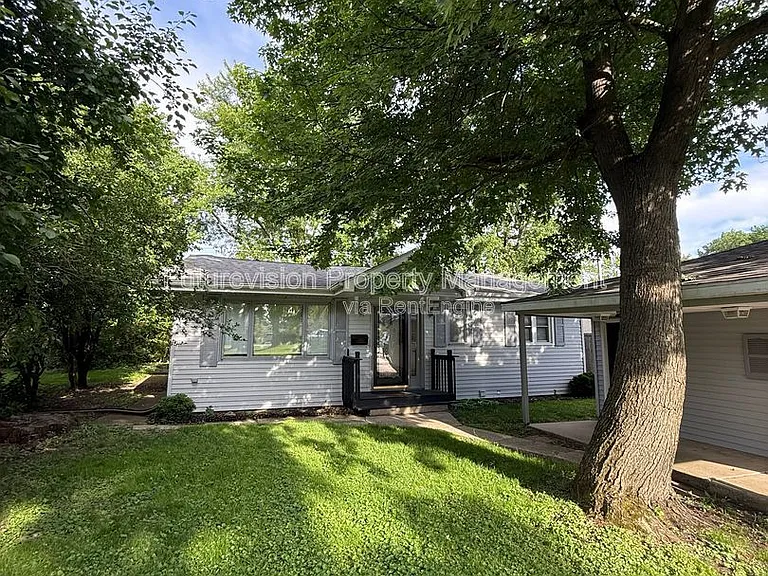 122 N Hamilton St — Photo 1