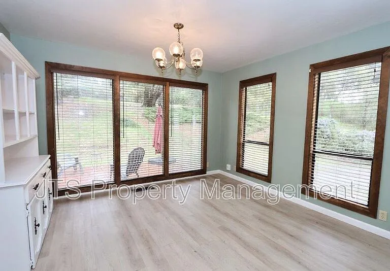 2812 Centennial Ct — Photo 16
