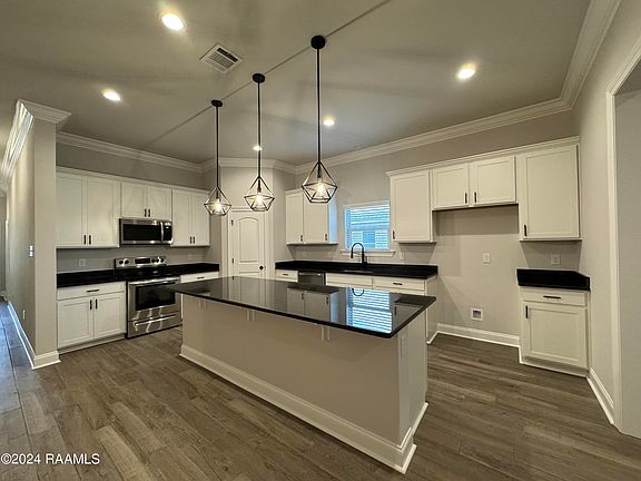 3rd image of 209 Wild Cherry Ln