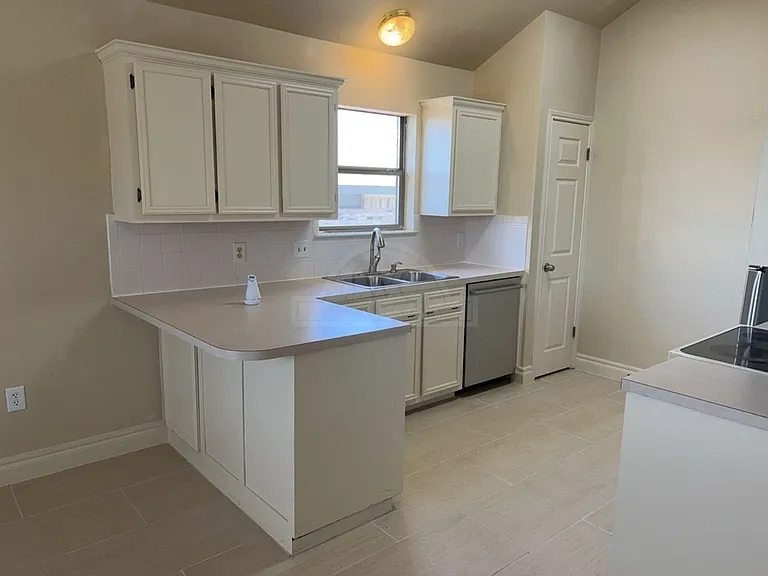 3906 Lone Oak Dr — Photo 6