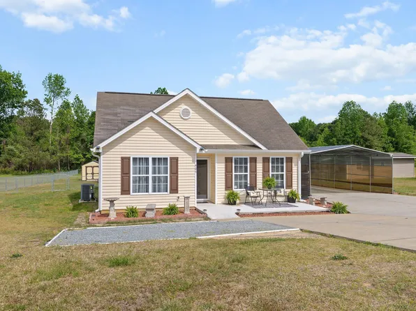 405 Ray Byrd Rd, Lillington, NC 27546
