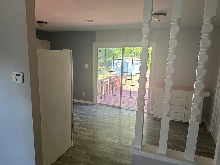5051 Hampshire Dr — Photo 4