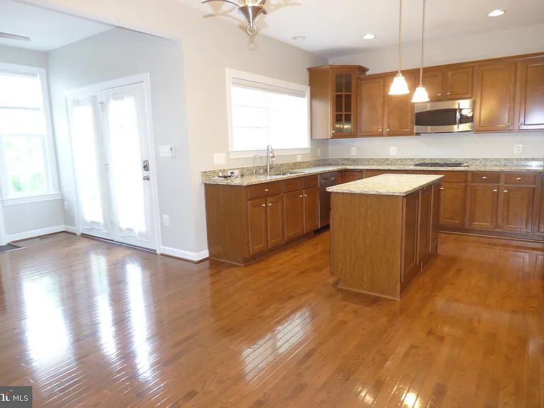 1604 Kinnaird Ter NE — Photo 7