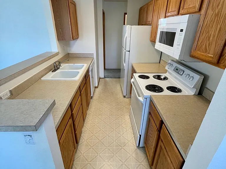 5631 N Hills Dr — Photo 10