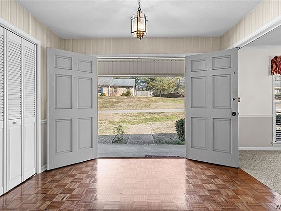 4th image of 905 Lakeside Pl
