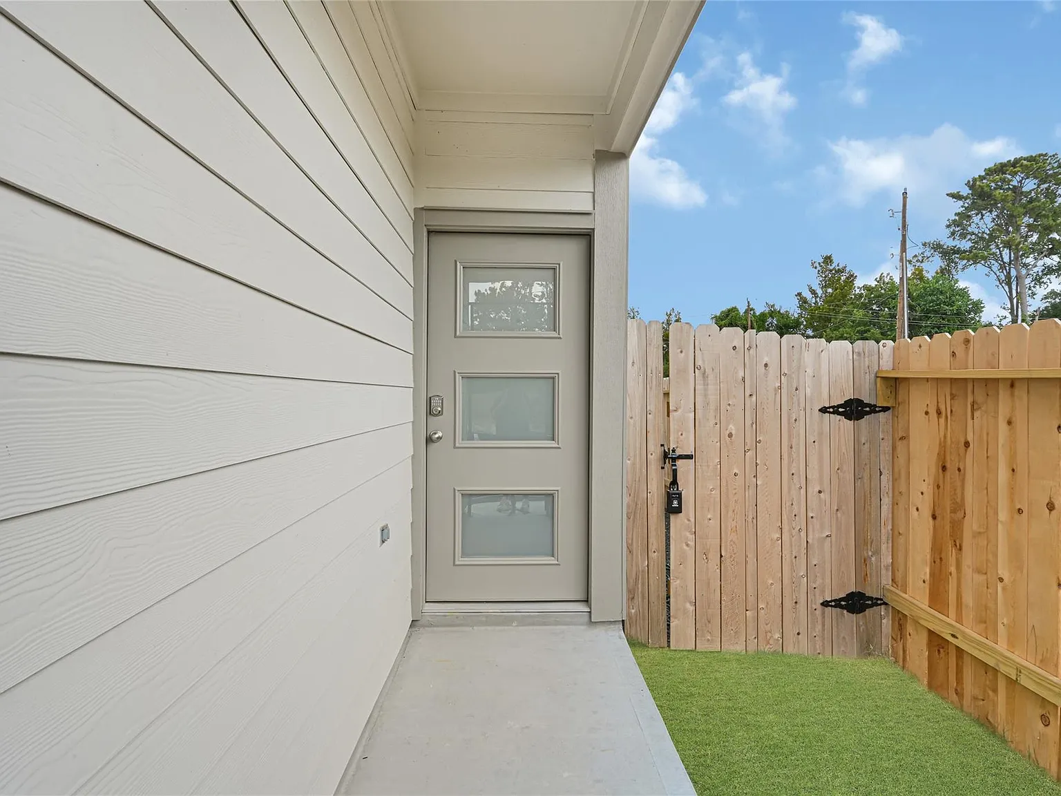 3 bed, 2.5 bath, $2,450 — Photo 3