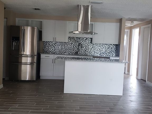 3rd image of 6813 N Coolidge Ave