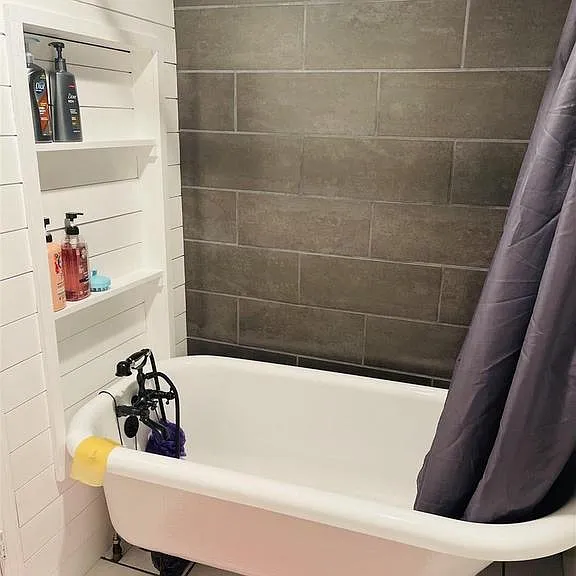 161 Alexander Dr — Photo 2