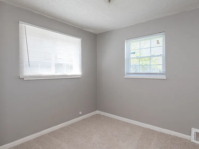 1451 Pershing Blvd — Photo 14